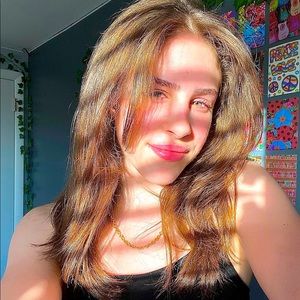 Meet your Posher, Olivia